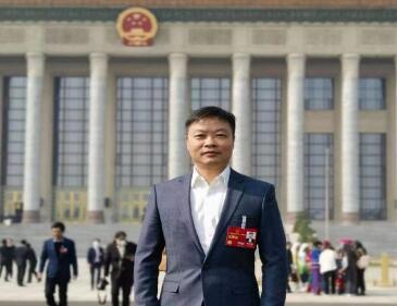 【兩會(huì)好聲音】全國(guó)人大代表、小鵬汽車(chē)董事長(zhǎng)何小鵬：探索限定場(chǎng)景無(wú)人駕駛法規(guī)，助力車(chē)網(wǎng)融合和低空經(jīng)濟(jì)騰飛