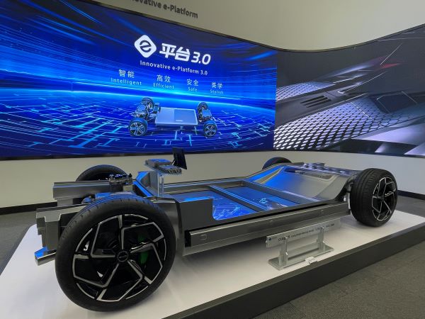 “新能源汽車第一城”再易主，深圳大幅超車，還有這些城市在踩油門