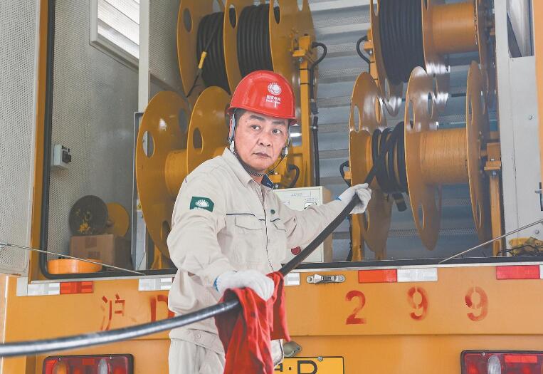 【國(guó)網(wǎng)楷?！垮X忠：匠心筑夢(mèng) 向光而行