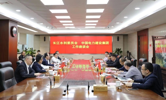 中國(guó)電建黨委書記、董事長(zhǎng)丁焰章與長(zhǎng)江水利委員會(huì)黨組書記、主任劉冬順會(huì)談