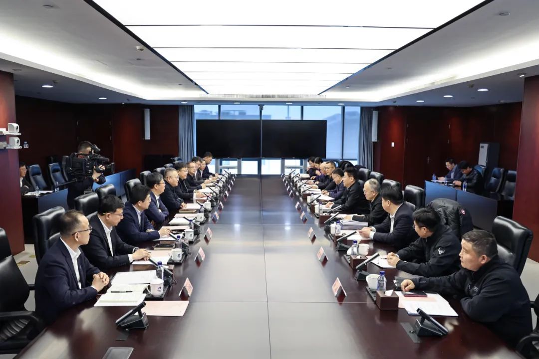 華電集團(tuán)黨組副書記、總經(jīng)理葉向東與北京市副市長(zhǎng)高朋舉行會(huì)談