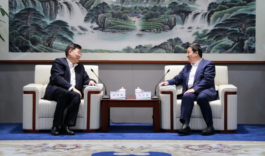 中國(guó)電氣裝備黨委書記、董事長(zhǎng)白忠泉會(huì)見首鋼集團(tuán)黨委書記、董事長(zhǎng)趙民革