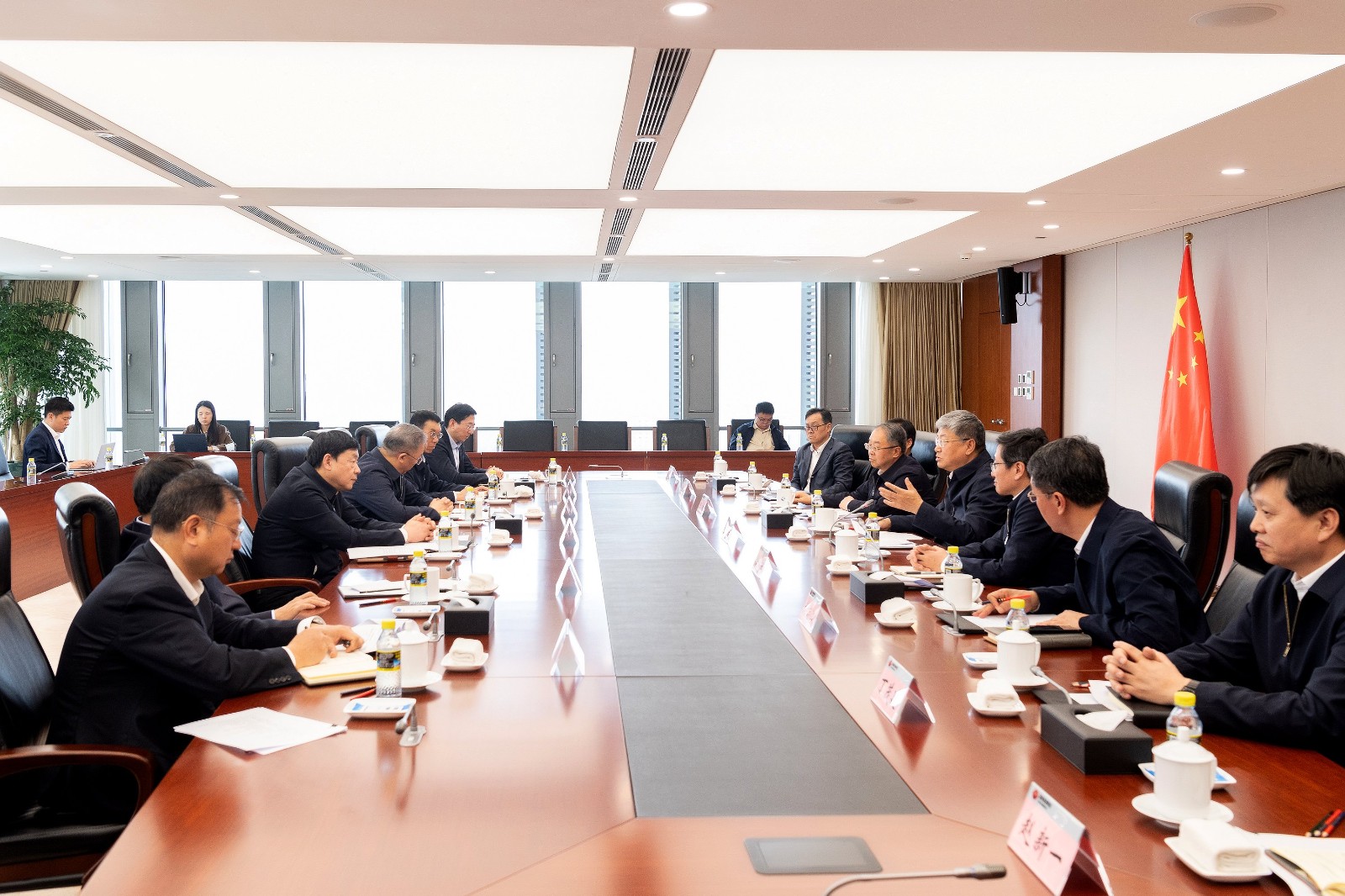 國家能源集團(tuán)劉國躍、余兵會(huì)見國家電網(wǎng)黨組書記、董事長張智剛