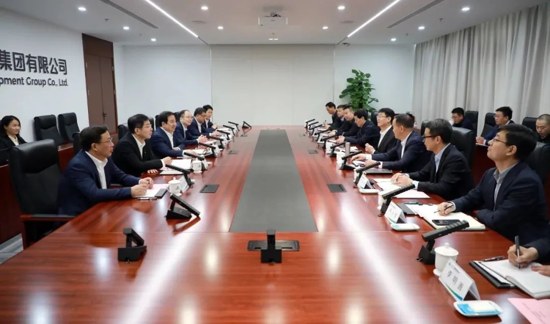 中國(guó)電氣裝備黨委書記、董事長(zhǎng)白忠泉會(huì)見甘肅電氣集團(tuán)董事長(zhǎng)劉萬(wàn)祥、天水市副市長(zhǎng)胡志勇