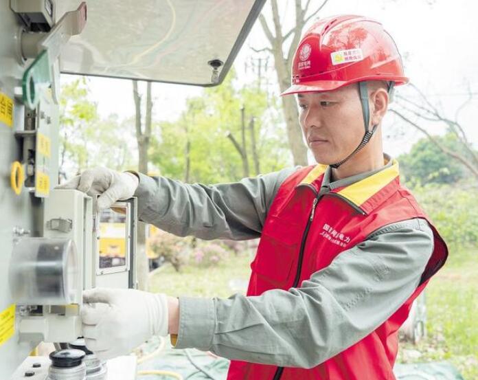 賀彪：星城萬家燈火，“帶電護(hù)衛(wèi)”用心守候