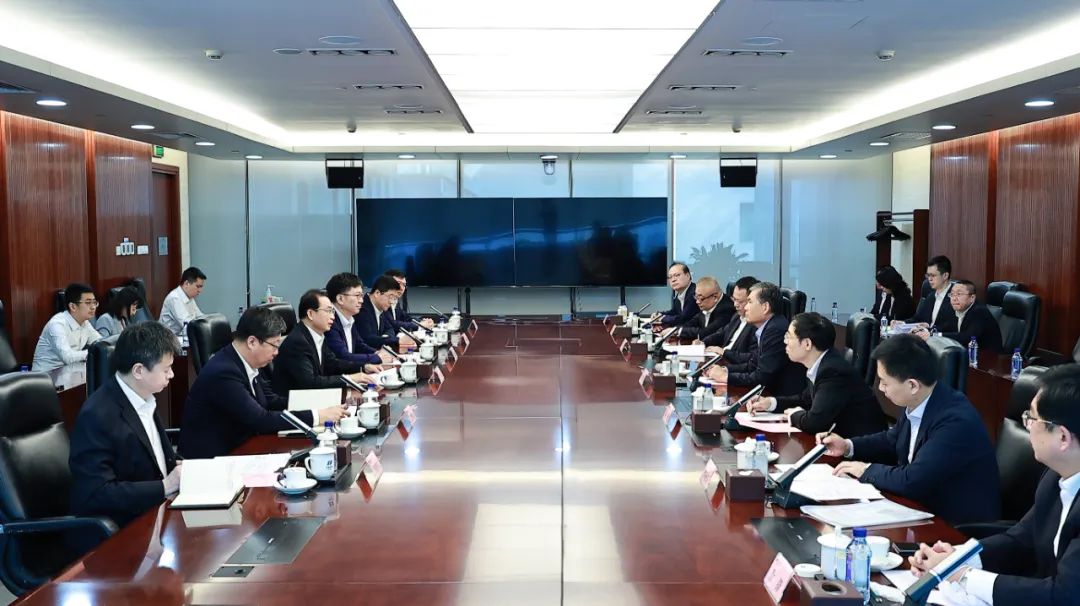 華電集團黨組書記、董事長江毅與中國太平保險集團黨委書記、董事長王思東舉行會談