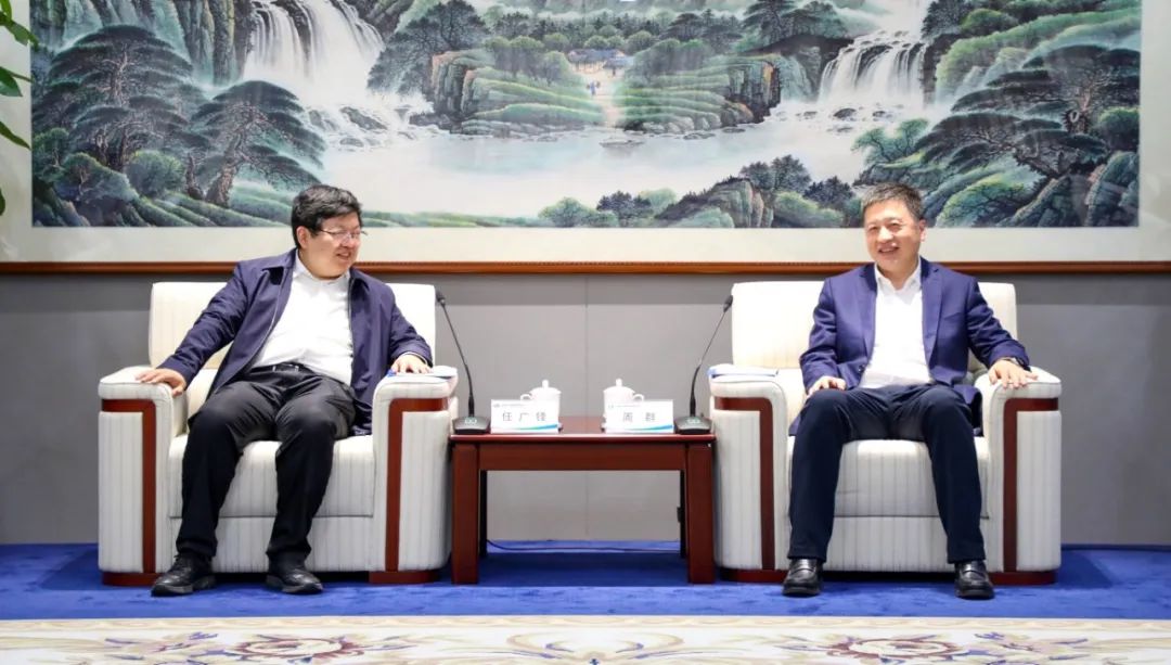 中國(guó)電氣裝備黨委副書記、總經(jīng)理周群會(huì)見濟(jì)南市副市長(zhǎng)任廣鋒