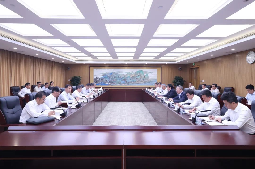 國家能源局黨組書記、局長章建華赴國家電網(wǎng)公司調(diào)研迎峰度夏電力保供工作