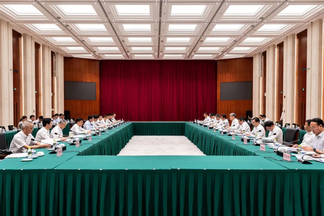 國家能源集團黨組書記、董事長劉國躍與廣西壯族自治區(qū)人民政府主席藍天立舉行工作會談