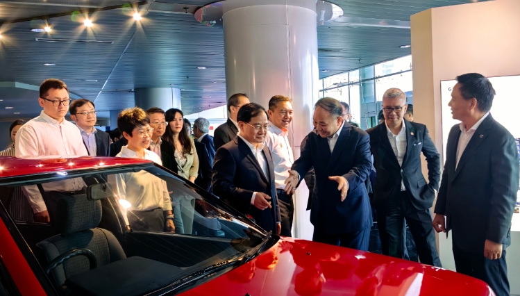 工業(yè)和信息化部部長金壯龍會見馬來西亞投資、貿(mào)易和工業(yè)部部長東姑·扎夫魯