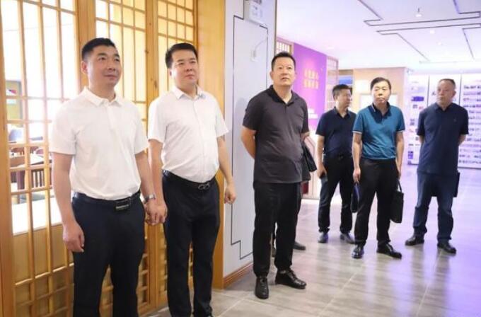 陜西秦龍電力環(huán)?？萍挤止镜皆L西安新生代企業(yè)家聯(lián)誼會參觀交流