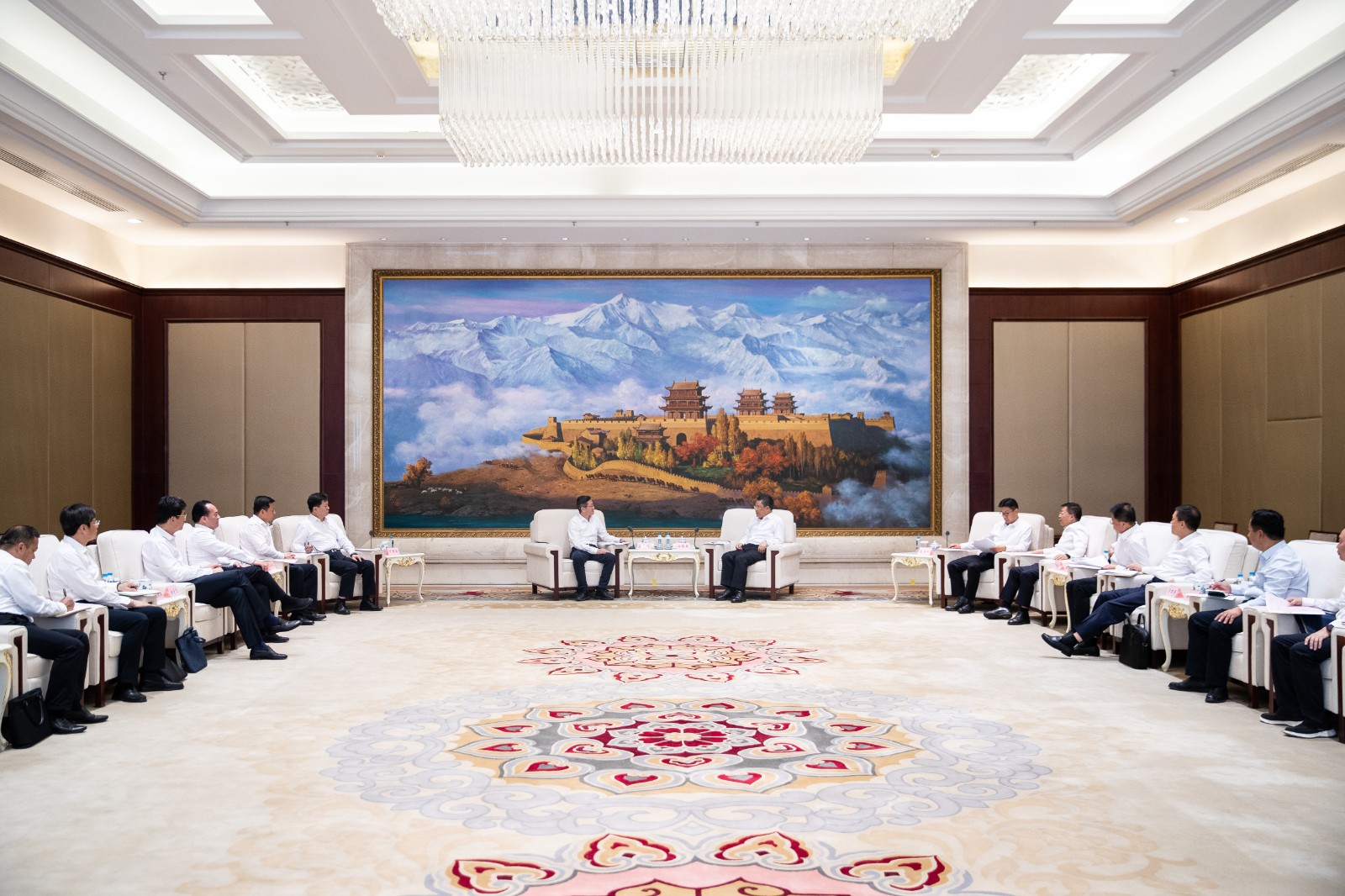 國家能源集團總經(jīng)理、黨組副書記余兵拜會甘肅省省長任振鶴并出席蘭洽會