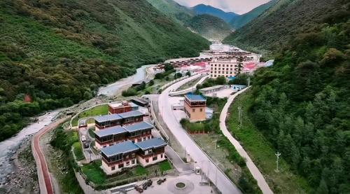 培育壯大清潔能源產(chǎn)業(yè)，推動白玉綠色低碳高質(zhì)量發(fā)展