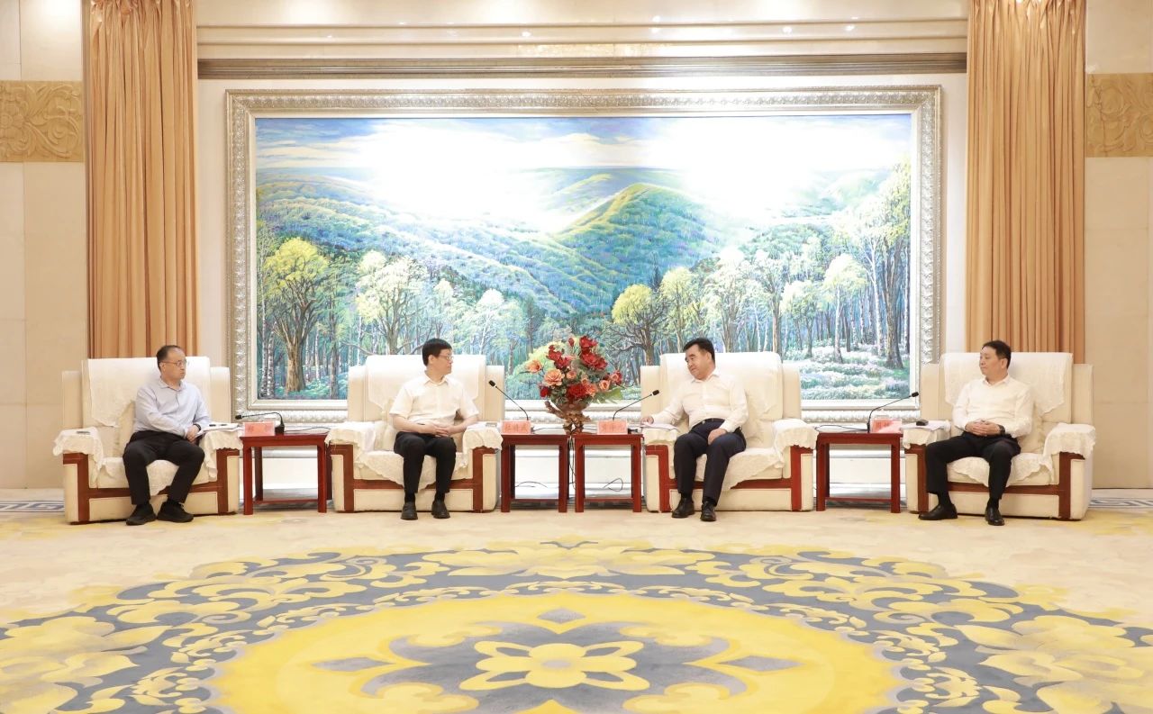 華電煤業(yè)黨委書(shū)記、董事長(zhǎng)杜將武拜會(huì)慶陽(yáng)市委書(shū)記黃澤元