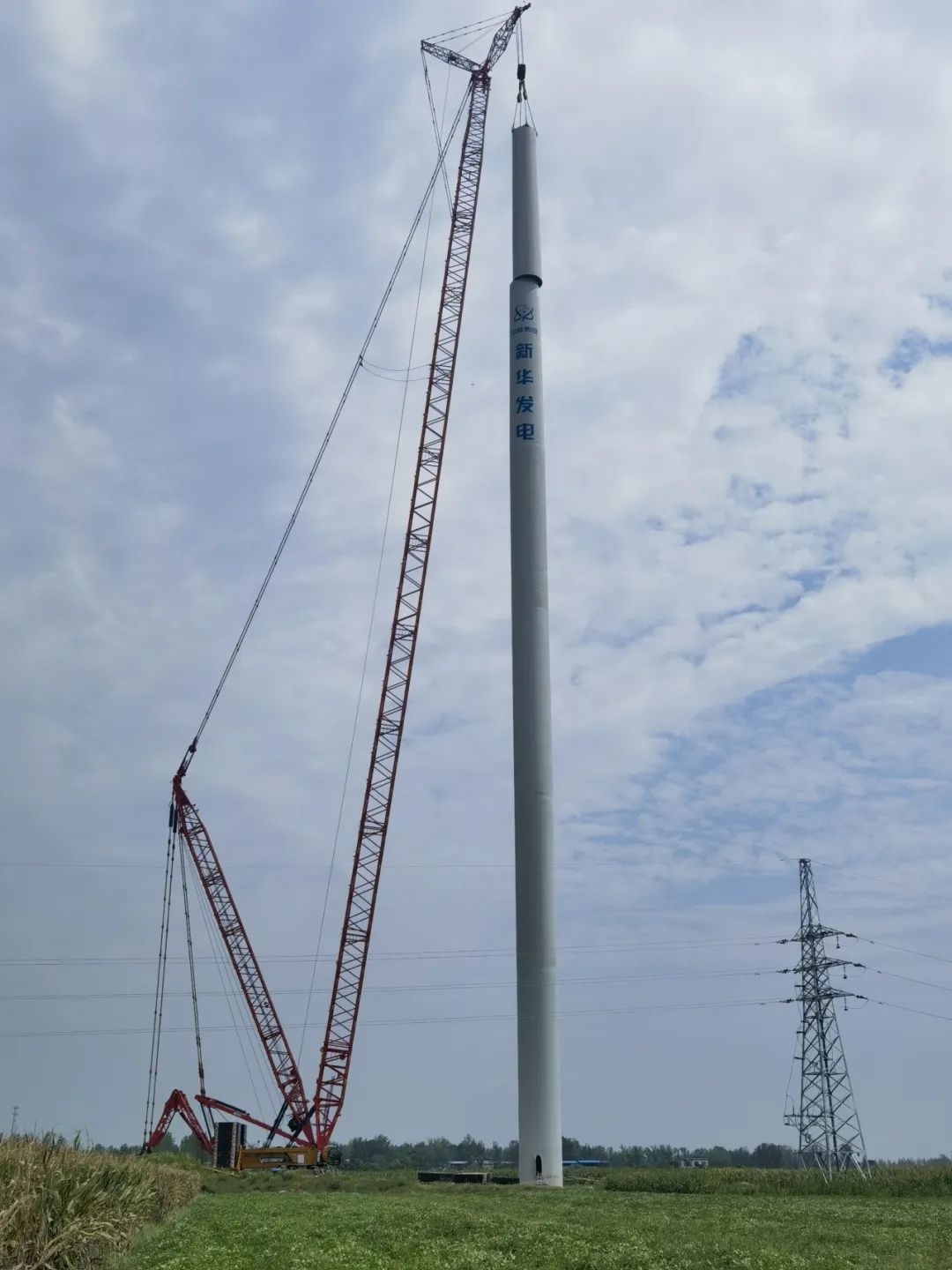河南省唐河縣東王集、畢店60兆瓦風(fēng)電項目塔筒圓滿完成吊裝