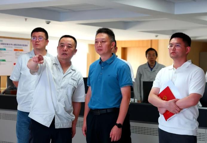 崇州市委副書記、市長饒程赴國網(wǎng)崇州供電公司調(diào)研高溫電力保供工作