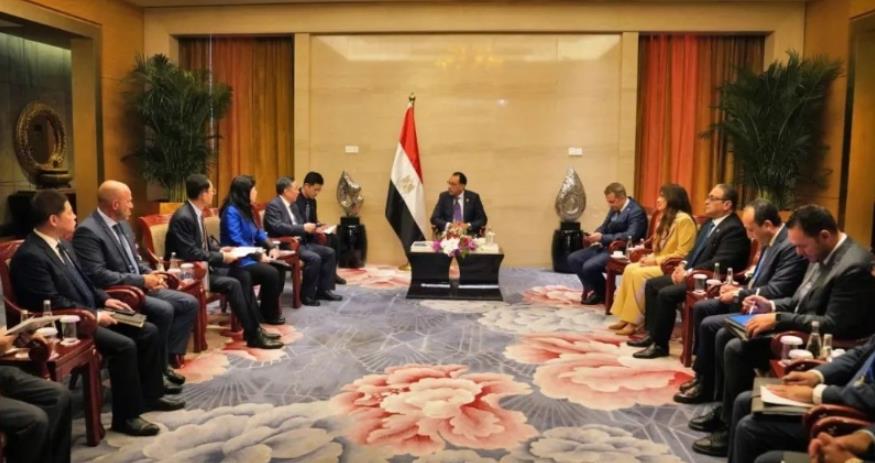 中國能建黨委書記、董事長宋海良拜會埃及總理馬德布利