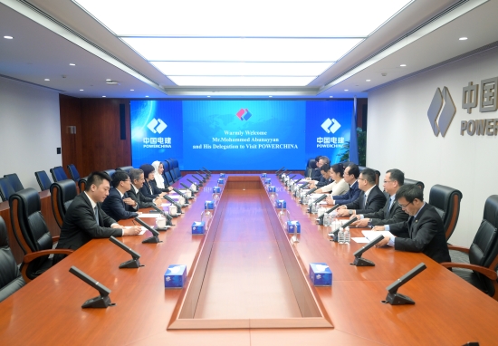 中國電建黨委書記、董事長丁焰章與沙特國際電力和水務(wù)公司董事長阿布納亞舉行會談