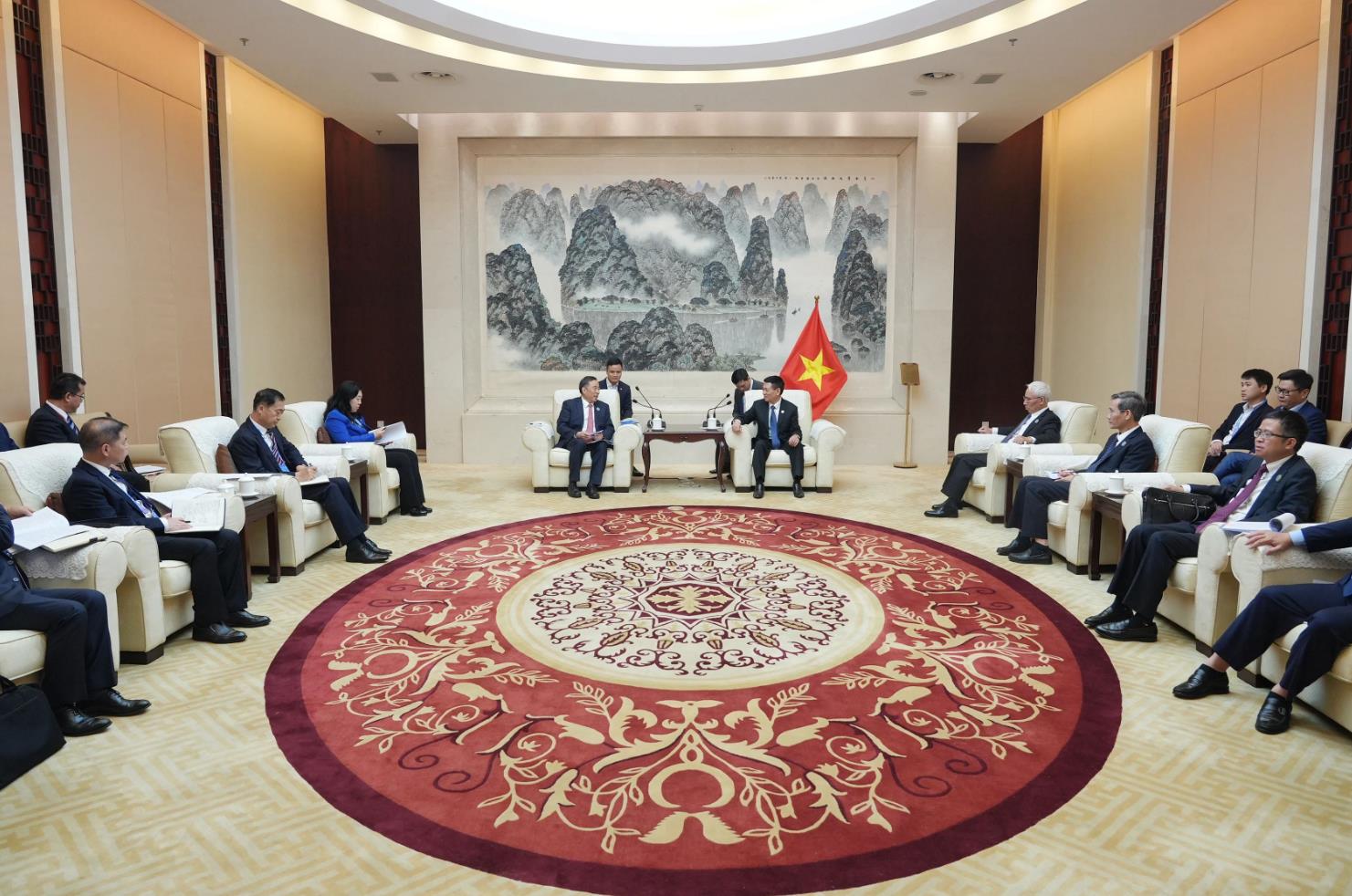 中國能建黨委書記、董事長宋海良拜會越南副總理兼財政部部長胡德福