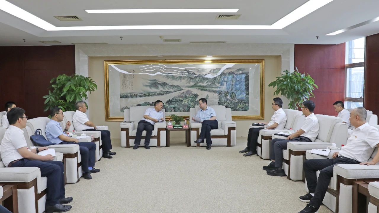 大唐四川公司黨委書記、董事長梁華與水電十局黨委書記、董事長范開平會談