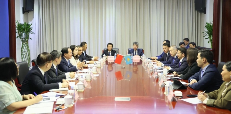 金壯龍會見哈薩克斯坦數(shù)字發(fā)展、創(chuàng)新和航空航天工業(yè)部部長扎斯蘭·馬季耶夫