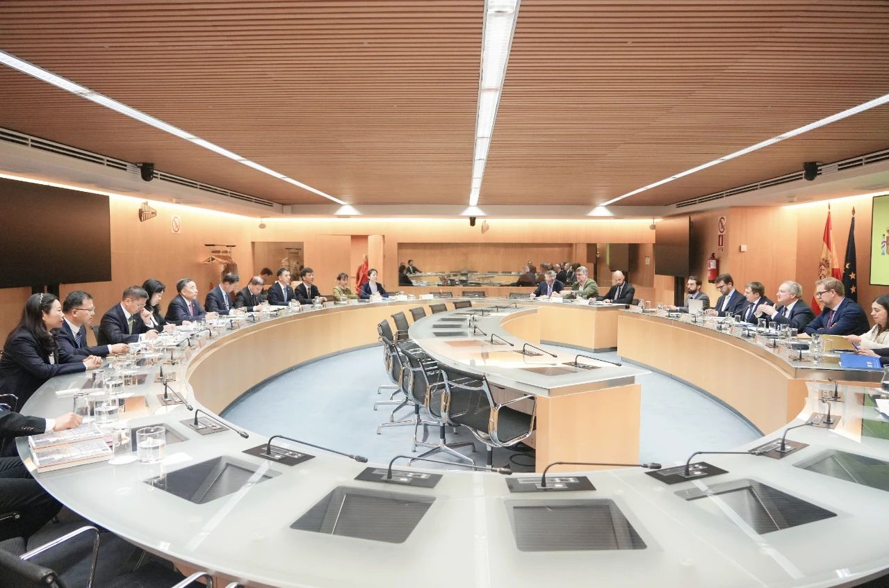 中國能建黨委書記、董事長宋海良與西班牙工業(yè)和旅游大臣霍爾迪·埃雷烏會(huì)談