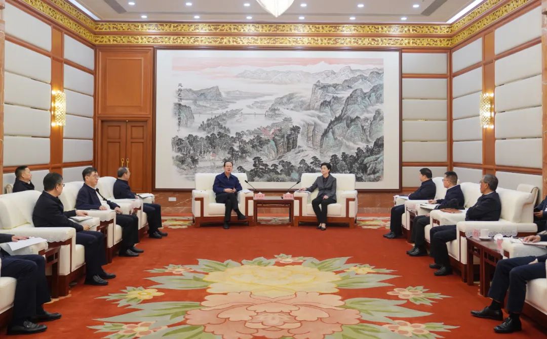 中國電建黨委書記、董事長丁焰章拜會四川省委副書記、省長施小琳