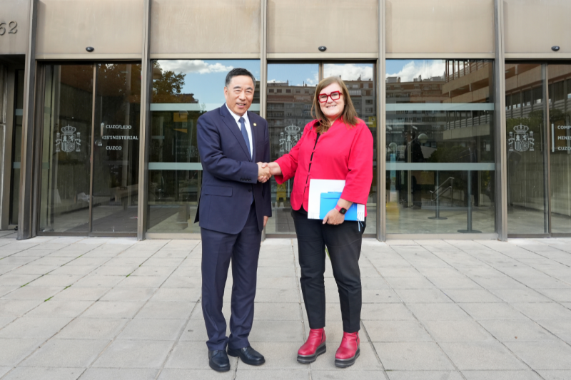 中國能建黨委書記、董事長宋海良與西班牙科學(xué)、創(chuàng)新與大學(xué)部秘書長特雷莎會(huì)談