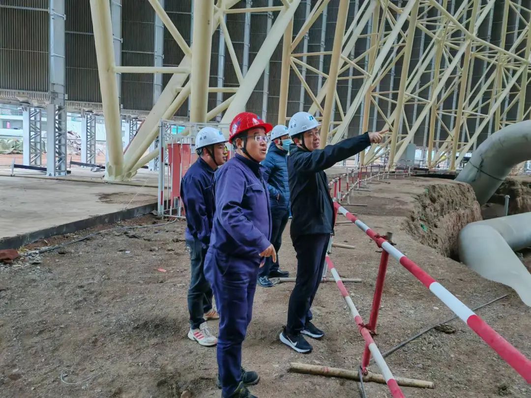 華電科工黨委委員、副總經(jīng)理亓炳生赴哈密鋼結(jié)構(gòu)間冷塔項目調(diào)研