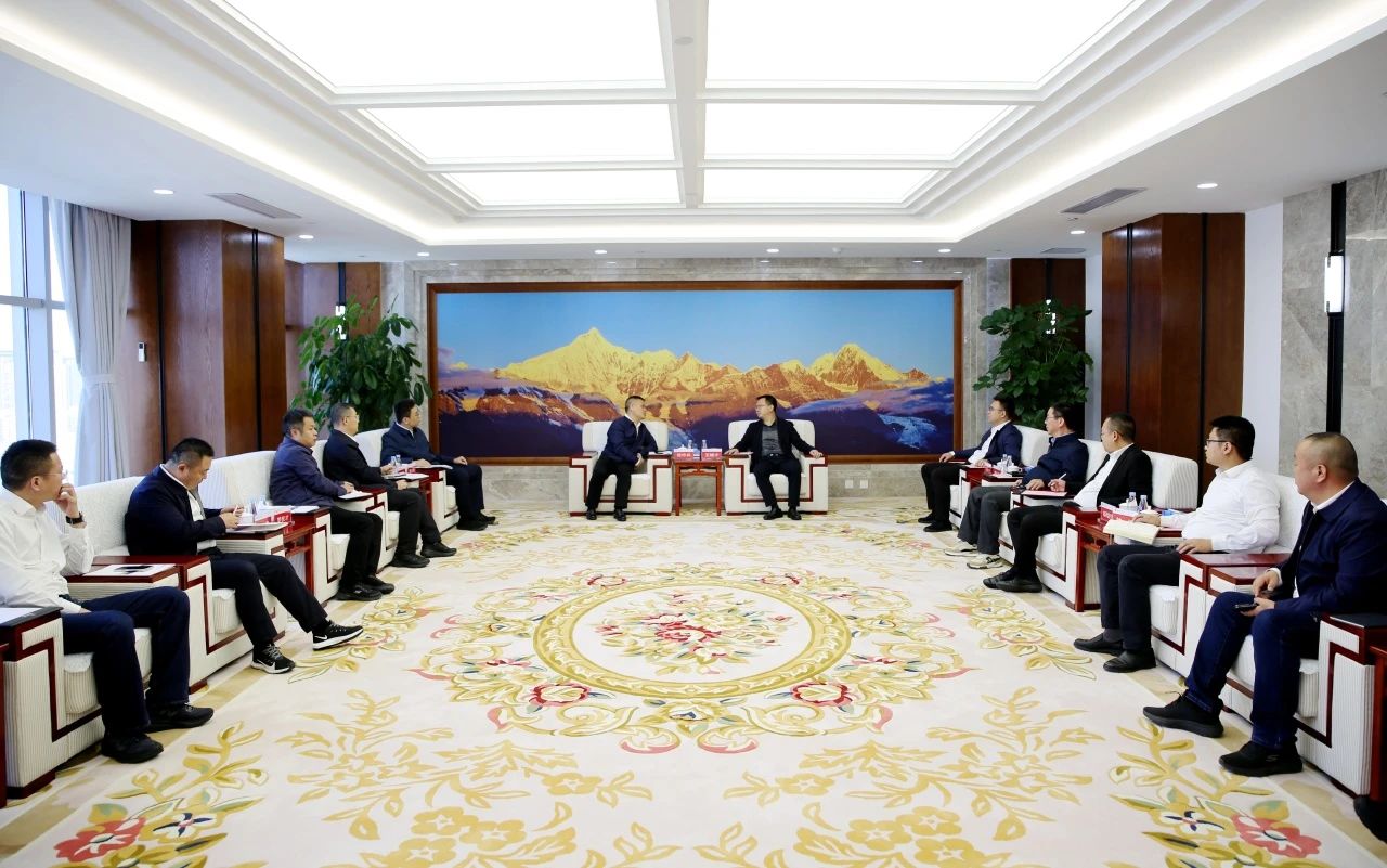 大唐云南公司黨委書記、董事長王繼才與中鐵十局集團(tuán)有限公司總經(jīng)理、黨委副書記范中兵會(huì)談