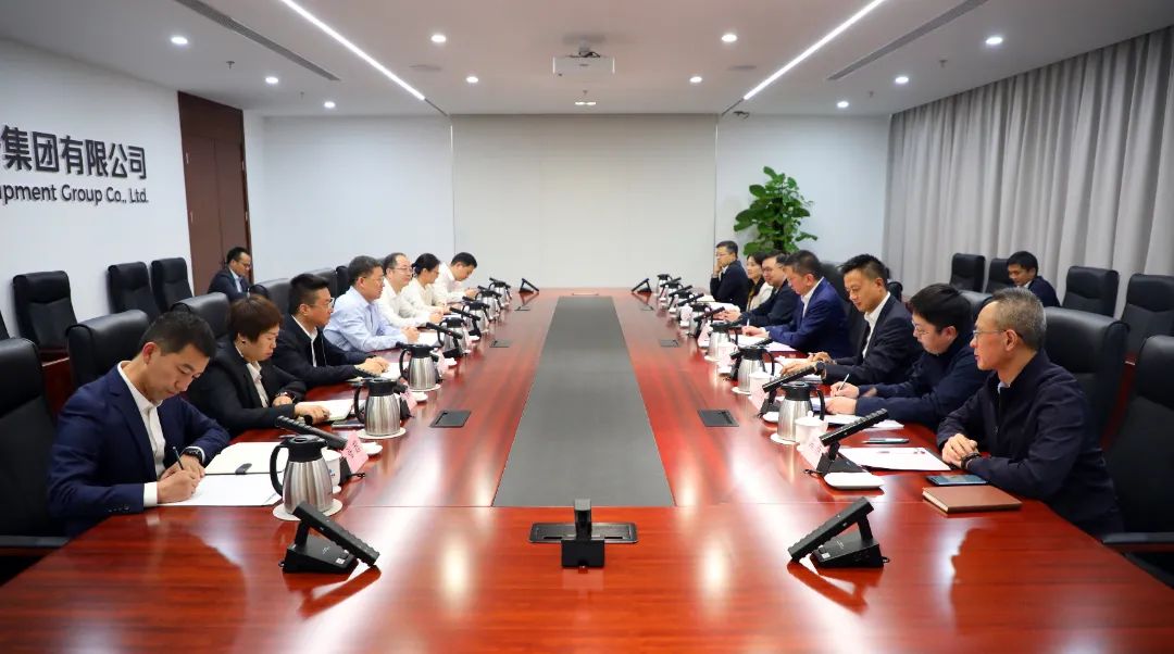 中國電氣裝備黨委書記、董事長李洪鳳會見上海市國資委黨委書記、主任賀青