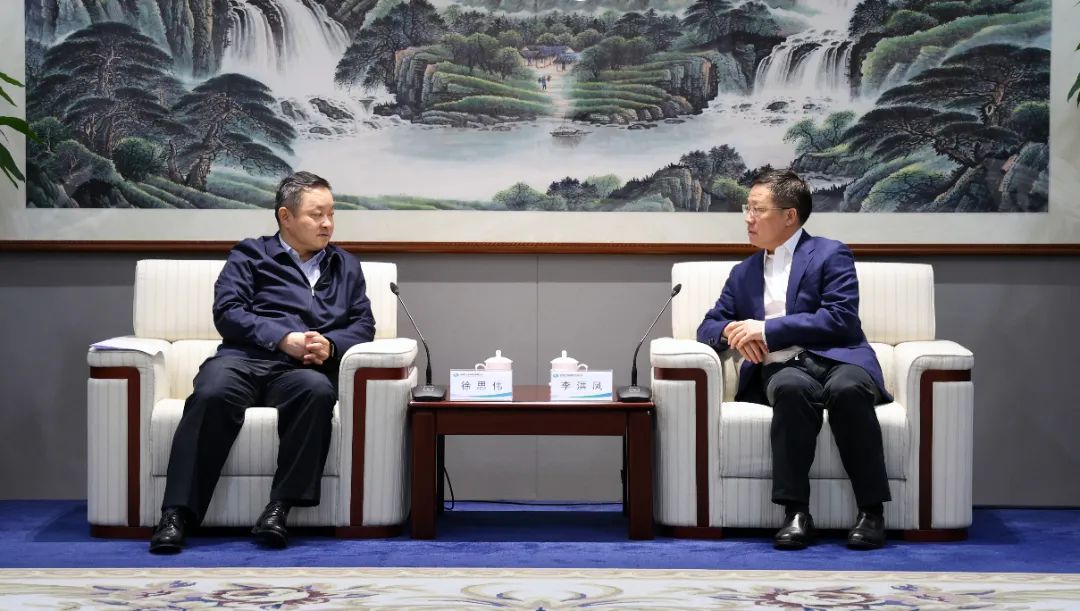 中國電氣裝備黨委書記、董事長李洪鳳會見中國國新黨委書記、董事長徐思偉