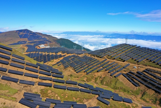 云南昭通羊窩頭、八棵樹光伏項(xiàng)目135兆瓦全容量并網(wǎng)發(fā)電