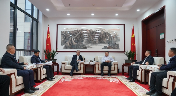 中國電建黨委副書記、總經(jīng)理王斌與內(nèi)蒙古電力集團(tuán)黨委書記、董事長張海峰會談