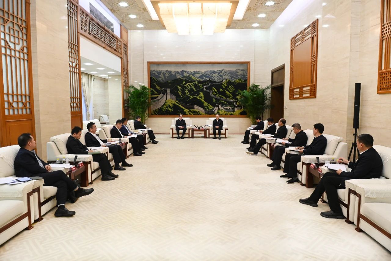 大唐集團(tuán)黨組書(shū)記、董事長(zhǎng)鄒磊與中國(guó)電建黨委書(shū)記、董事長(zhǎng)丁焰章會(huì)談