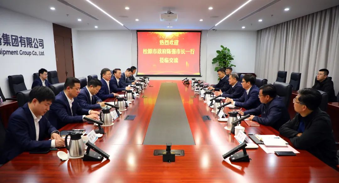 中國(guó)電氣裝備黨委書(shū)記、董事長(zhǎng)李洪鳳會(huì)見(jiàn)松原市委副書(shū)記、市長(zhǎng)陳強(qiáng)