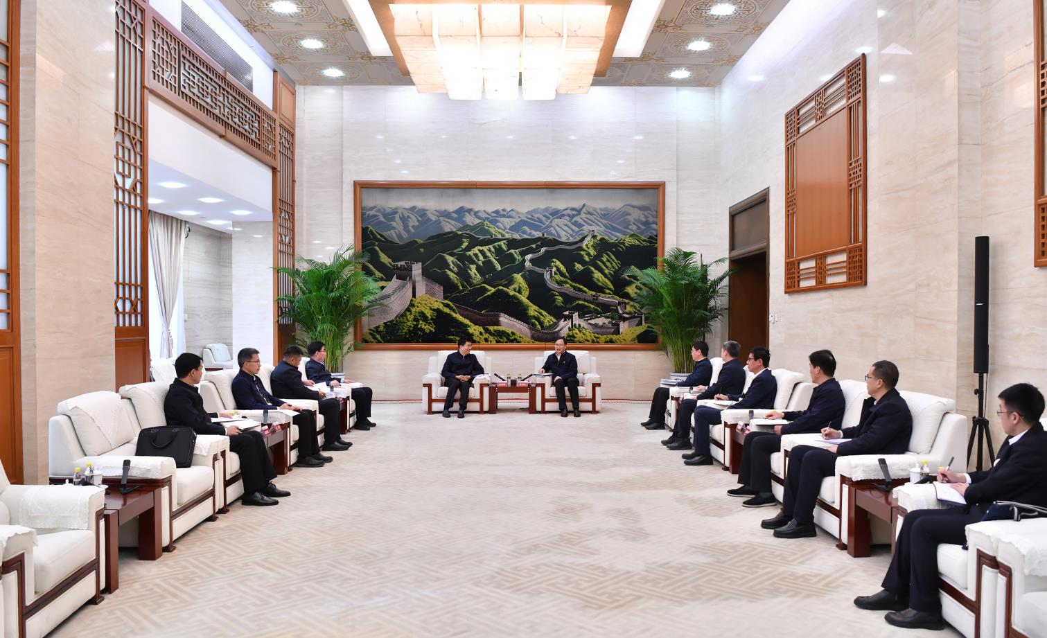 大唐集團(tuán)總經(jīng)理、黨組副書記張傳江與寧夏回族自治區(qū)副主席買彥州會談