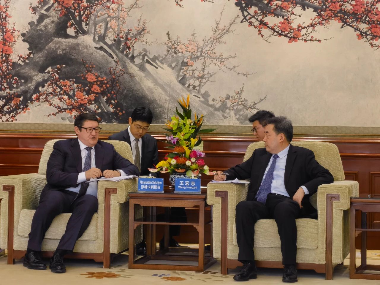 國家能源局主要負(fù)責(zé)人會(huì)見哈薩克斯坦能源部部長(zhǎng)薩特卡利耶夫