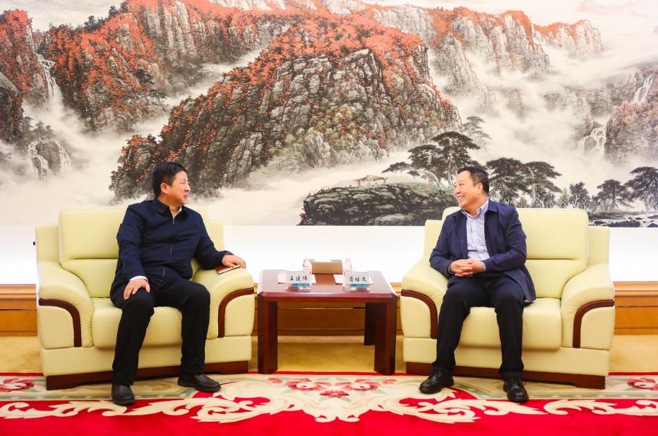 大唐甘肅公司黨委書記、董事長(zhǎng)王建偉與甘肅電投集團(tuán)黨委書記、董事長(zhǎng)蒲培文會(huì)談