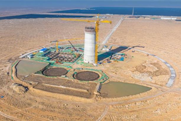 戈壁灘上長出“向日葵” 這里的光熱發(fā)電有點炫