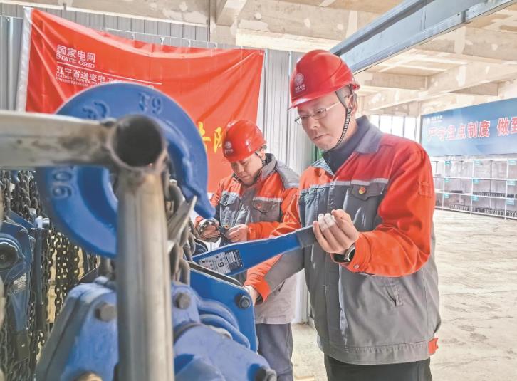 李俊鵬：走南闖北建電網(wǎng)，施工細節(jié)見真章