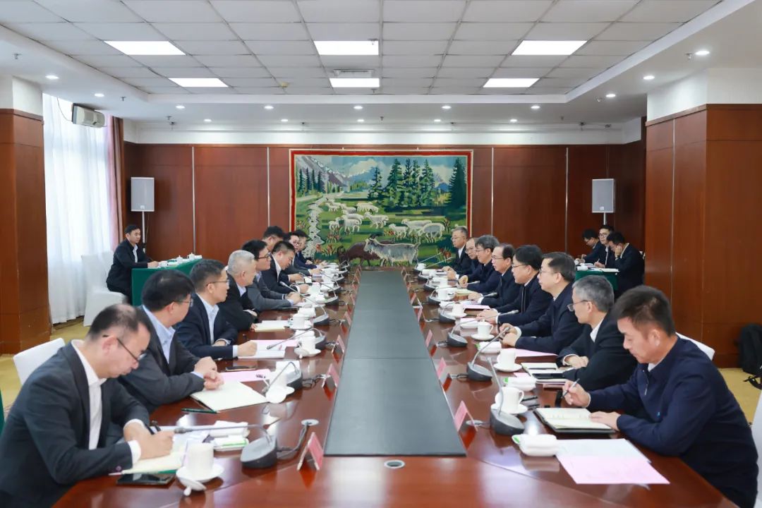 華電集團(tuán)黨組書記、董事長(zhǎng)江毅與上海電氣黨委書記、董事長(zhǎng)吳磊舉行會(huì)談