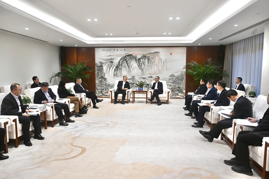 中國(guó)電建黨委副書記、總經(jīng)理王斌與中國(guó)機(jī)電商會(huì)黨委書記、會(huì)長(zhǎng)張鈺晶舉行會(huì)談