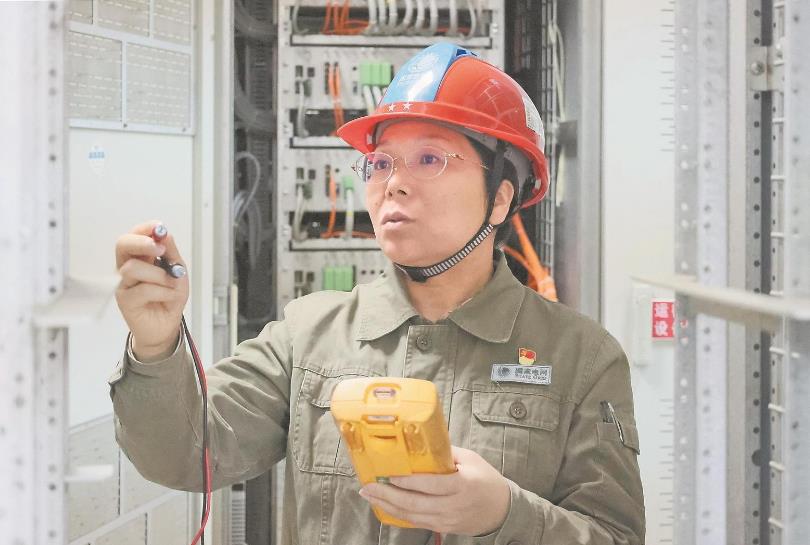 【國網(wǎng)特等勞?！奎S瑤玲：核心技術(shù)抓在手，國產(chǎn)化改造帶頭干