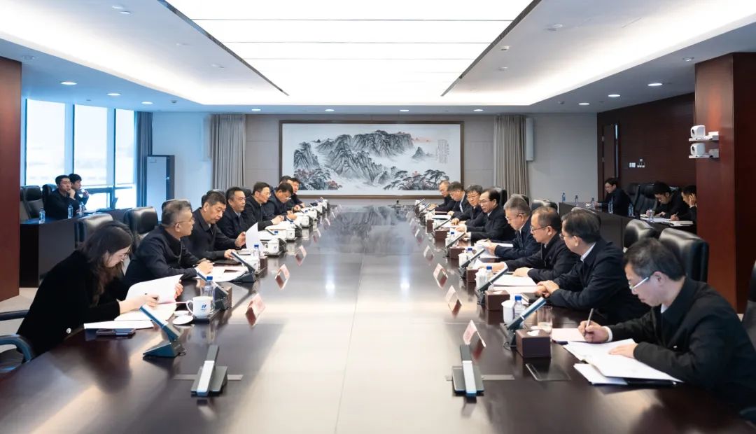 華電集團董事長江毅、總經(jīng)理葉向東與哈電集團董事長曹志安、總經(jīng)理黃偉舉行會談