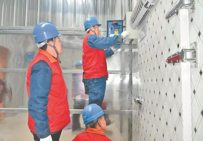 安徽宿松縣供電公司從田間到廠房上門(mén)送服務(wù)