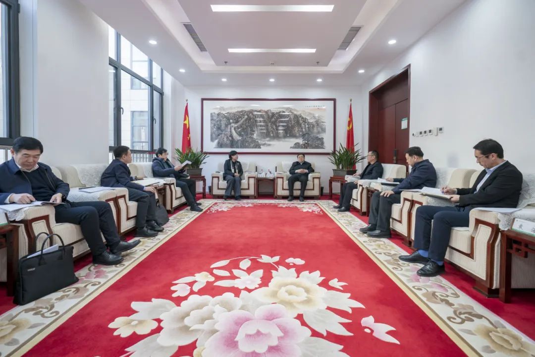 內(nèi)蒙古電力集團(tuán)與包頭市政府、中國二冶集團(tuán)、中國能建華北院和陜西院交流座談