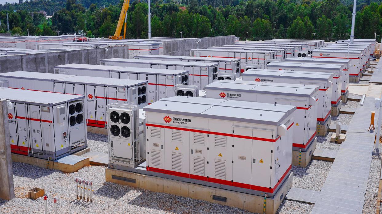 加速新型電力系統(tǒng)構(gòu)建 鵬輝能源助力大理祥云縣工業(yè)園400MWh共享儲(chǔ)能電站并網(wǎng)