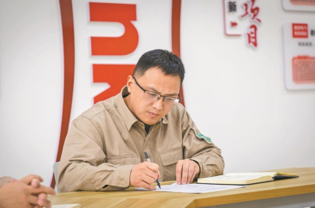 每個(gè)創(chuàng)新靈感都來(lái)自一線——記全國(guó)勞動(dòng)模范蘇向陽(yáng)