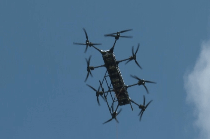 8軸16旋翼重載無人機在十堰上崗，助力電網(wǎng)建設